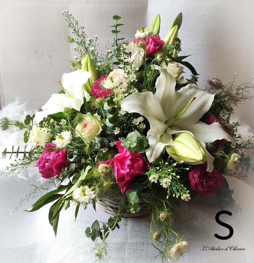 Composition aux couleurs blanche et rose, avec lys — vue 2